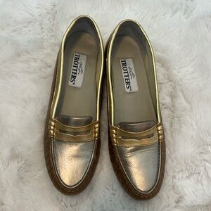 Trotters Metalic Gold/silver Loafers size 7.5